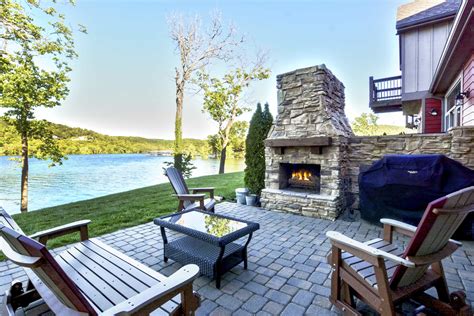 We can sleep up to 80 at the <b>resort</b> so it is perfect for reunions, fishing buddies or couples coming together to enjoy <b>Table</b> <b>Rock</b>! Hideaway <b>Resort</b> is next to the Hideaway Marina on the quiet side of the <b>lake</b> - great coves for fishing and excellent water sports!. . Lodging on table rock lake